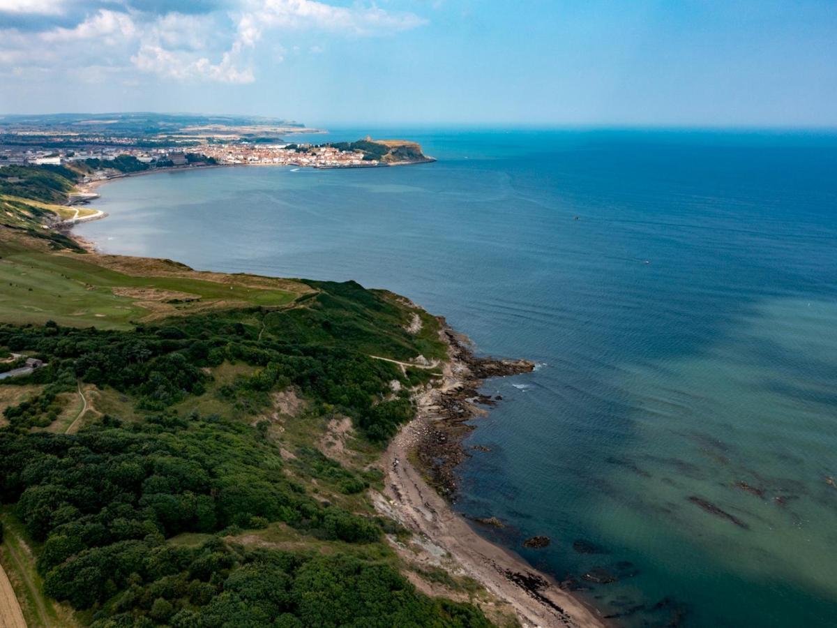 Pass The Keys Amazing 4 Bedroom Property- Hot Tub & Sea Views Scarborough Exteriör bild