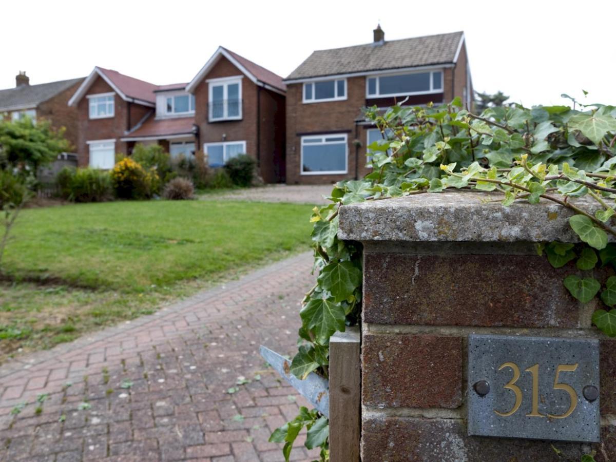 Pass The Keys Amazing 4 Bedroom Property- Hot Tub & Sea Views Scarborough Exteriör bild